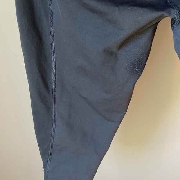Lululemon black crops size 6 - Picture 5 of 6